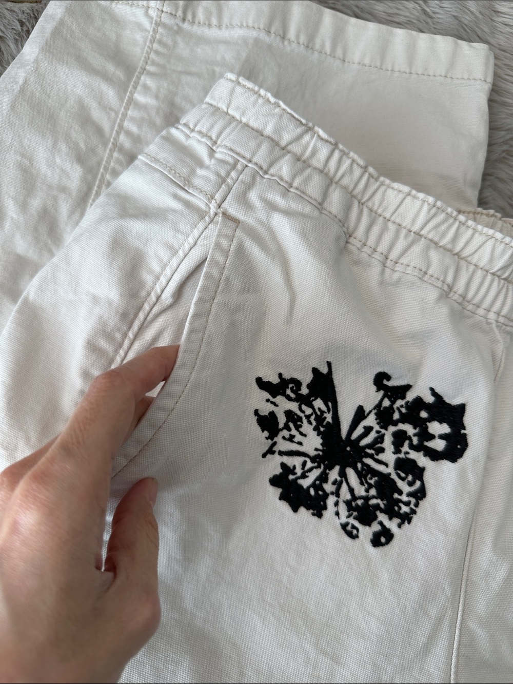 Anthropologie Pilcro Izzie Floral Relaxed Pull-On Barrel Pants - Picture 5 of 8